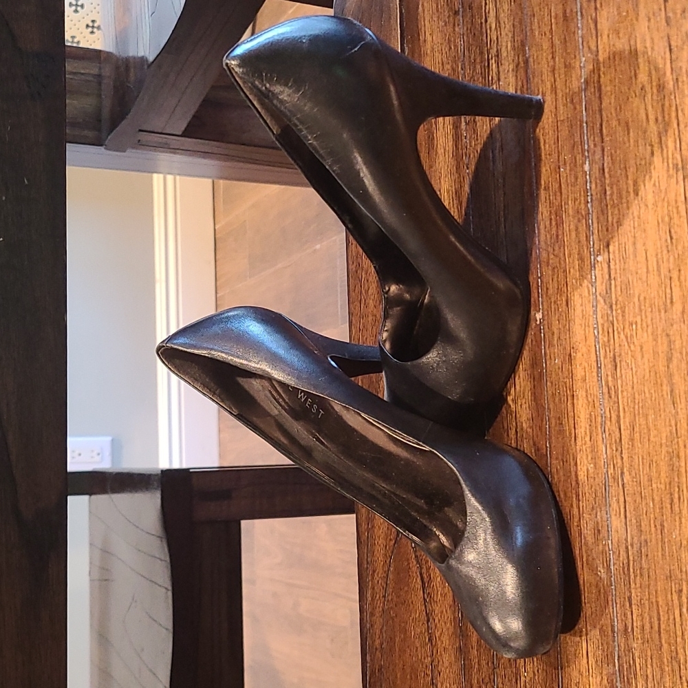 🍉Nine west black pumps